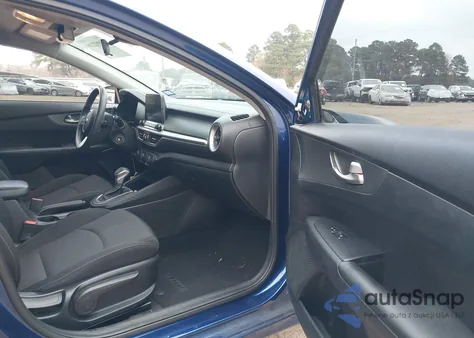 2021 Kia Forte Lxs z USA, uszkodzony, nr VIN 3KPF24AD5ME345602